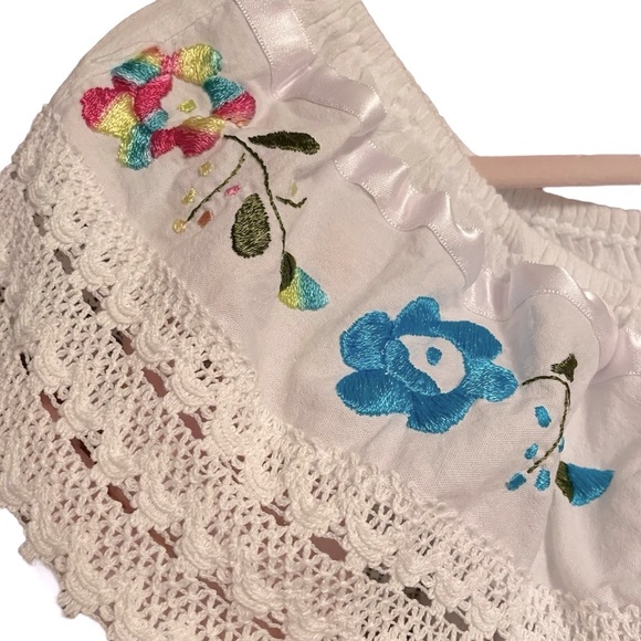 Embroidered Women’s Mexican handmade-Crocheted Lace-Size M/L- Off shoulder - Picture 3 of 7